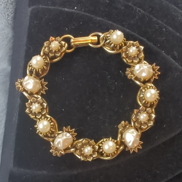Jewelry - **Gifted'''' 1930-40'S GOLD TONE CREAMY WHITE FAUX PEARL BRACELET!